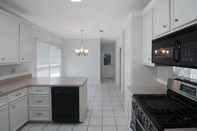 Building Photo - 345 Avonlea Ln