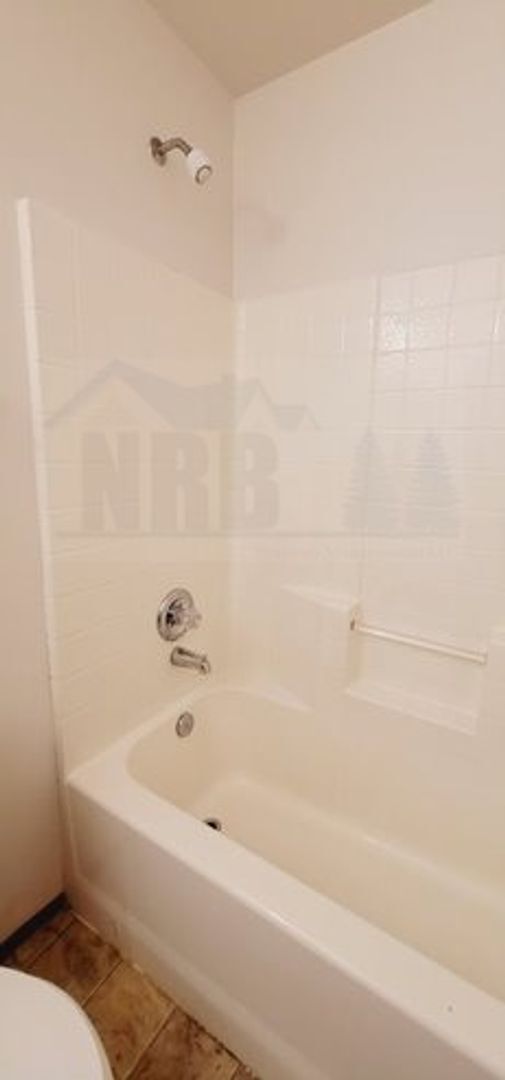 Building Photo - Newly Updated Townhouse in Tacoma! $500.00...