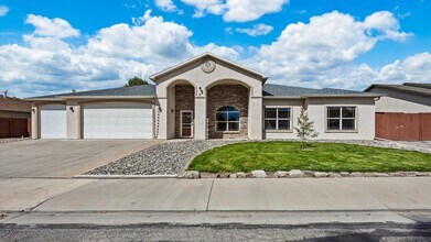 Building Photo - Spacious 3-Bed Ranch Home w/ 3-Car Garage & RV Parking In Quiet North Grand Junction Neighborhood