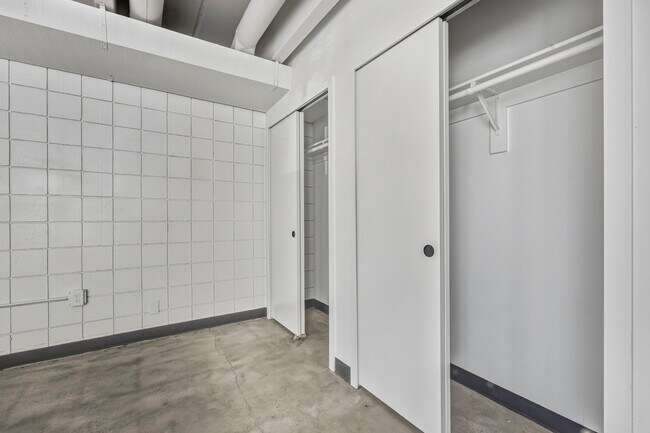 Building Photo - 415 S Weber St