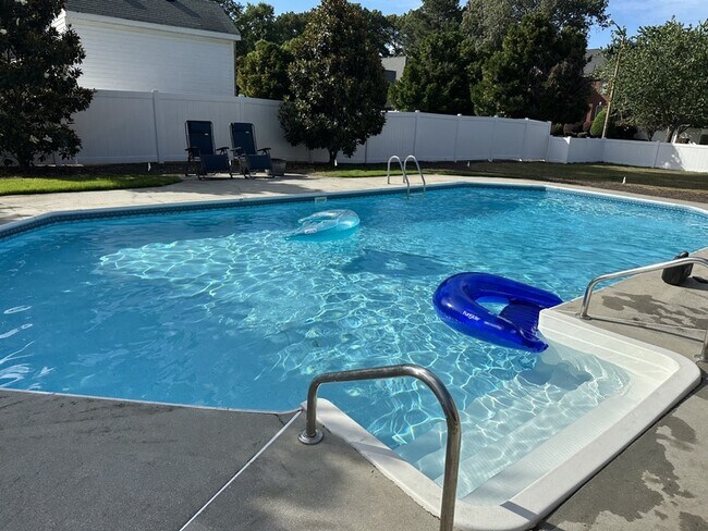 Building Photo - 1325 Meggett Dr