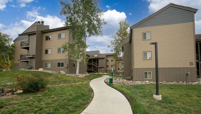 Building Photo - 2875 Village Dr