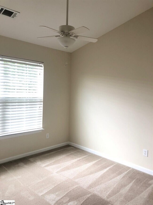 Building Photo - 210 Elise Dr