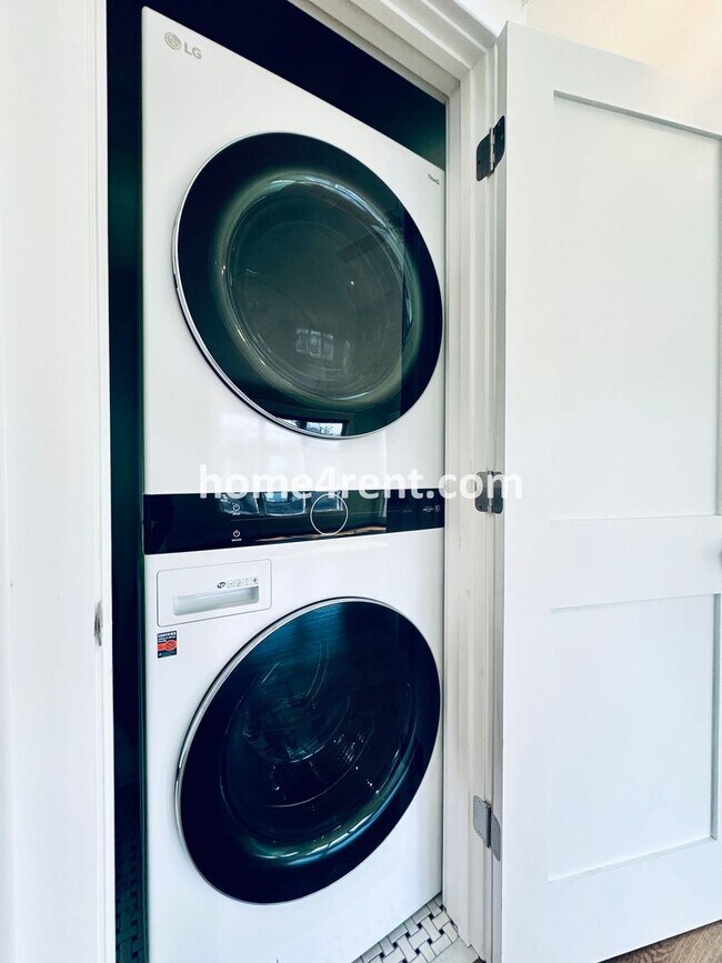 Building Photo - Charming Home Near Country Club Plaza w/ Gorgeous Updates, Wood Floors and a Two Car Garage!