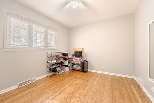 Building Photo - 5740 W 63rd Pl