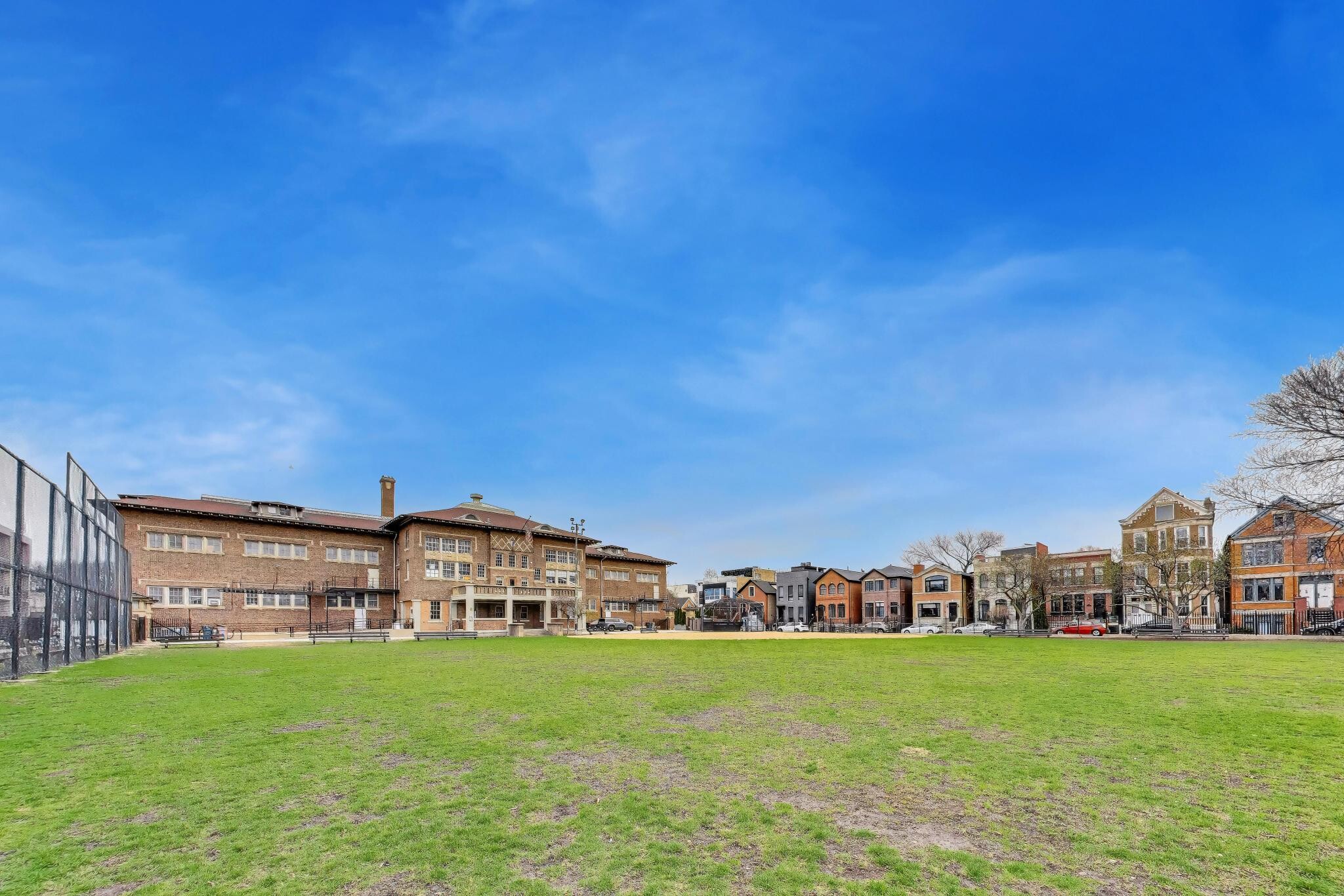 Building Photo - 2132 N Oakley Ave