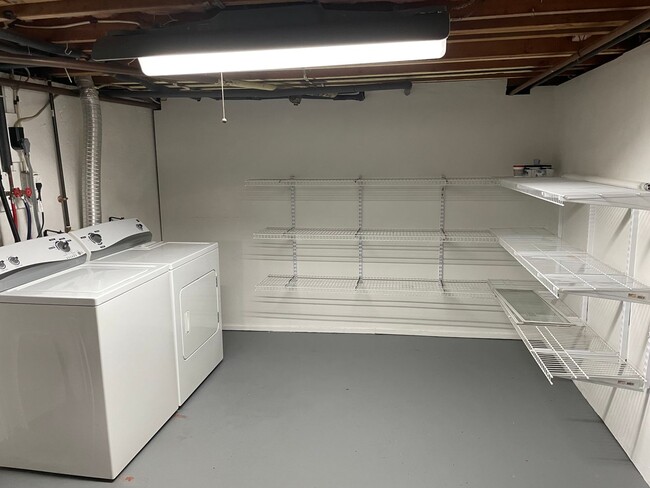 Building Photo - Single Family Home For Rent in North Kingstown!