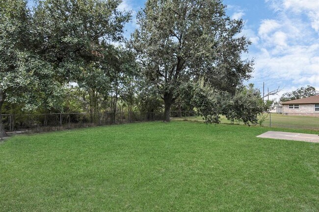 Building Photo - 11139 Holly Hill Ln