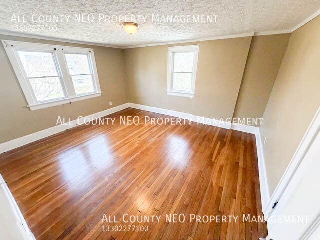 Building Photo - 321 Grace Ave