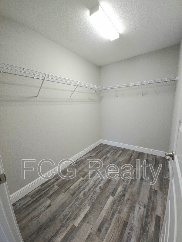 Building Photo - 17 Oak Trail