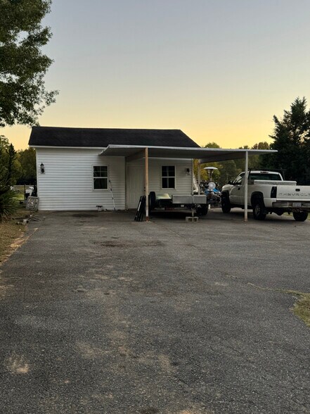 Building Photo - 1203 Bethpage Rd