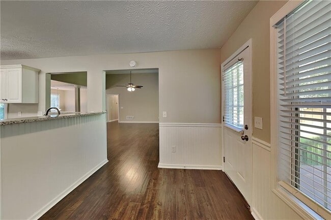Building Photo - 202 Mill Creek Hollow