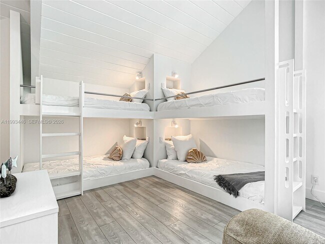 Building Photo - 104 Angelfish Ln