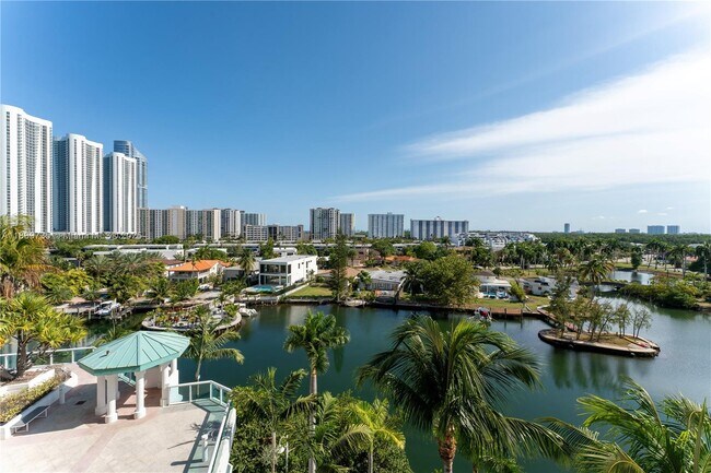 Building Photo - 16500 Collins Ave