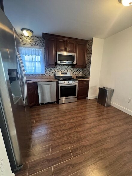 Building Photo - 156-49 76th St