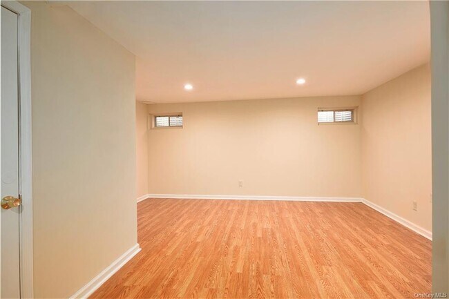 Building Photo - 2402 Rockledge Ct