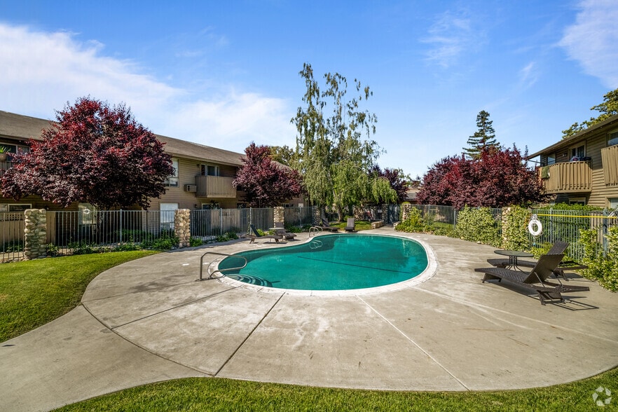 Pool - ASHLEY PARK APARTMENTS