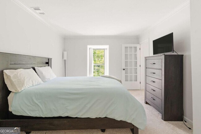 Building Photo - 24307 Plantation Dr NE