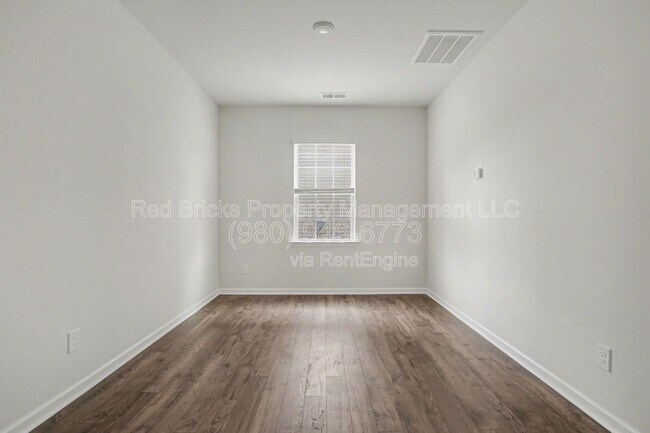 Building Photo - 11010 Austin Estates Dr