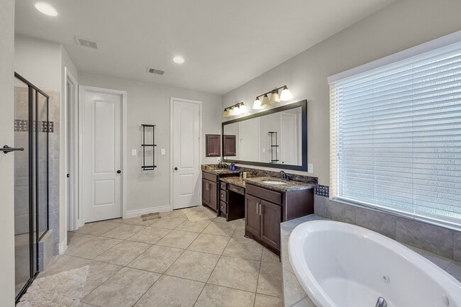 Building Photo - 4047 Steep Woods Dr