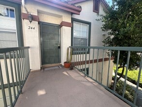 Building Photo - Stylish Second-Floor Condo in Sabre Springs – San Diego