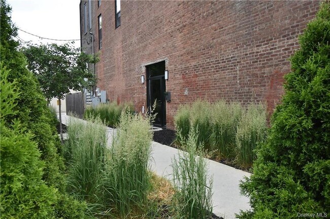 Primary Photo - 35 Van Nydeck Ave