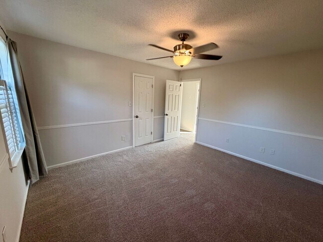 Building Photo - 848 Daimler Dr