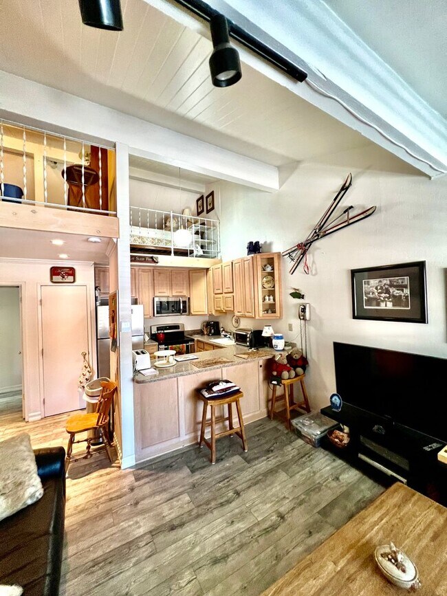 Building Photo - Fully Furnished 1-Bedroom Loft – Sierra Ma...