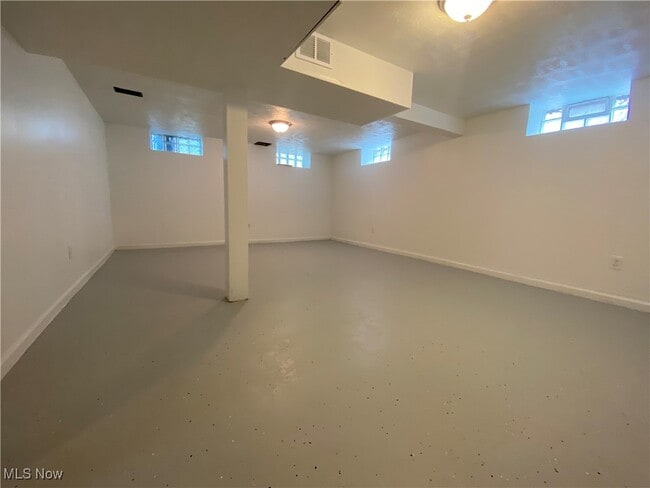 Building Photo - 854 E 258th St