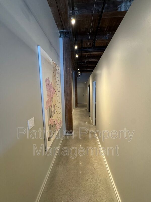 Building Photo - 326 Nelson St SW