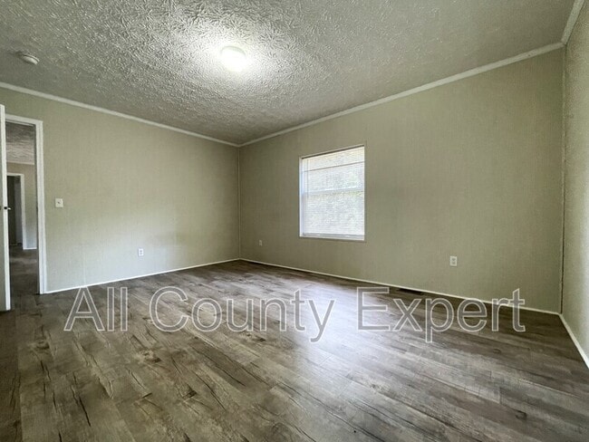 Building Photo - 327 Reavis Mountain Rd