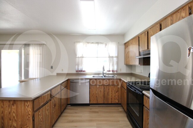 Building Photo - 517 W Highland St