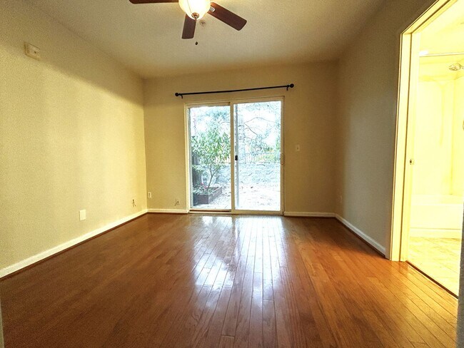 Building Photo - 470 White Chapel Avenue