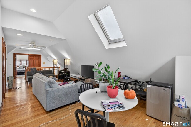 Building Photo - 245 Edwards St