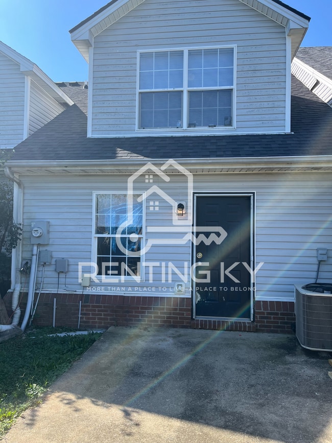 Building Photo - Huge 3-Bed, 2.5-Bath Townhouse!