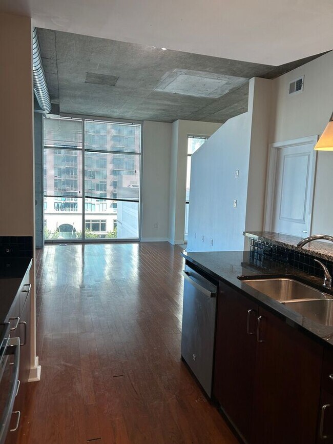 Building Photo - Gorgeous 1 Bed 1 Bath Condo in Buckhead!