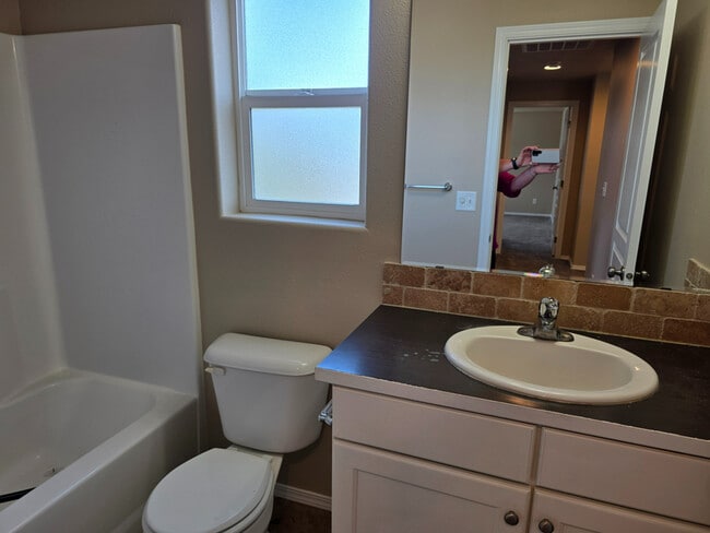 Building Photo - 2350 NW Hazelwood Ave