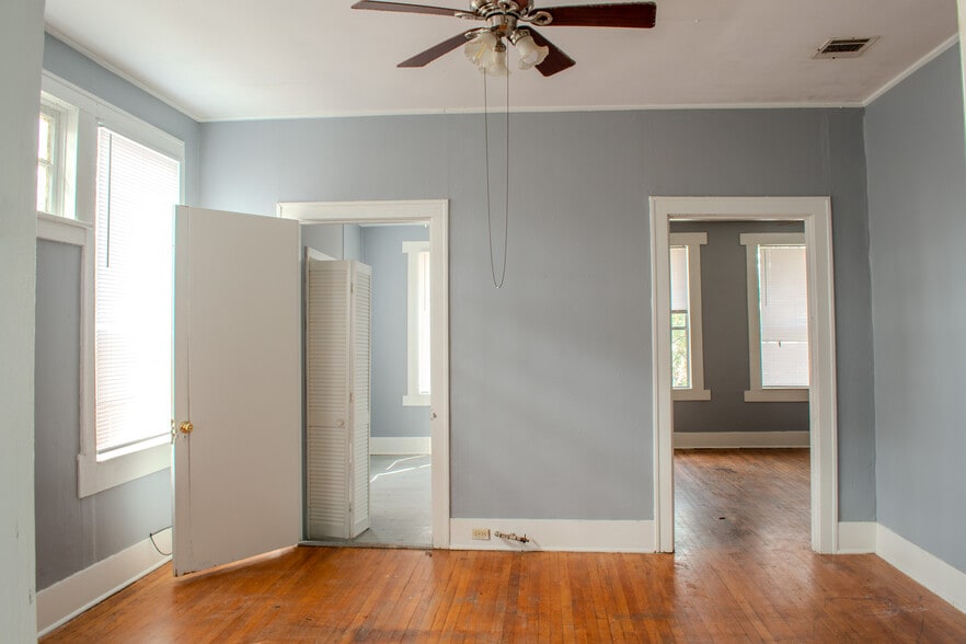 Building Photo - 621 Merrick St