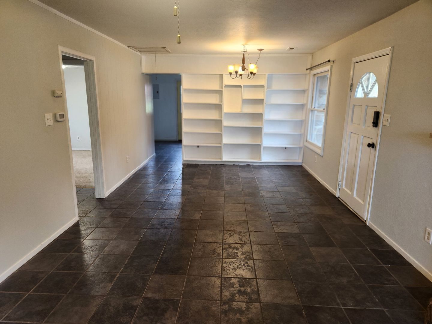 Building Photo - House: 2 Bedroom / 1 Bathroom - Auburn