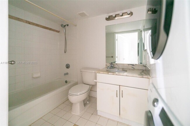 Building Photo - 1200 Brickell Bay Dr