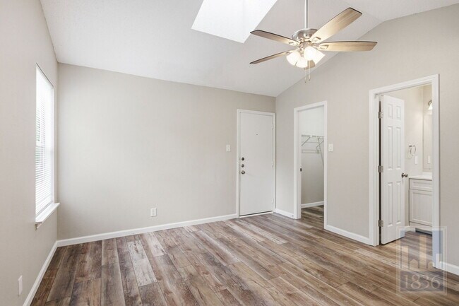 Building Photo - 13305 Waverly Ct