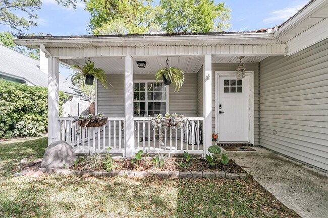 Building Photo - Charming 3 Bedroom, 2 Bath Home off of Longpoint in Mount Pleasant!