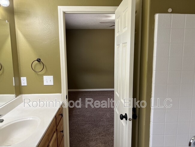 Building Photo - 214 Brookwood Dr