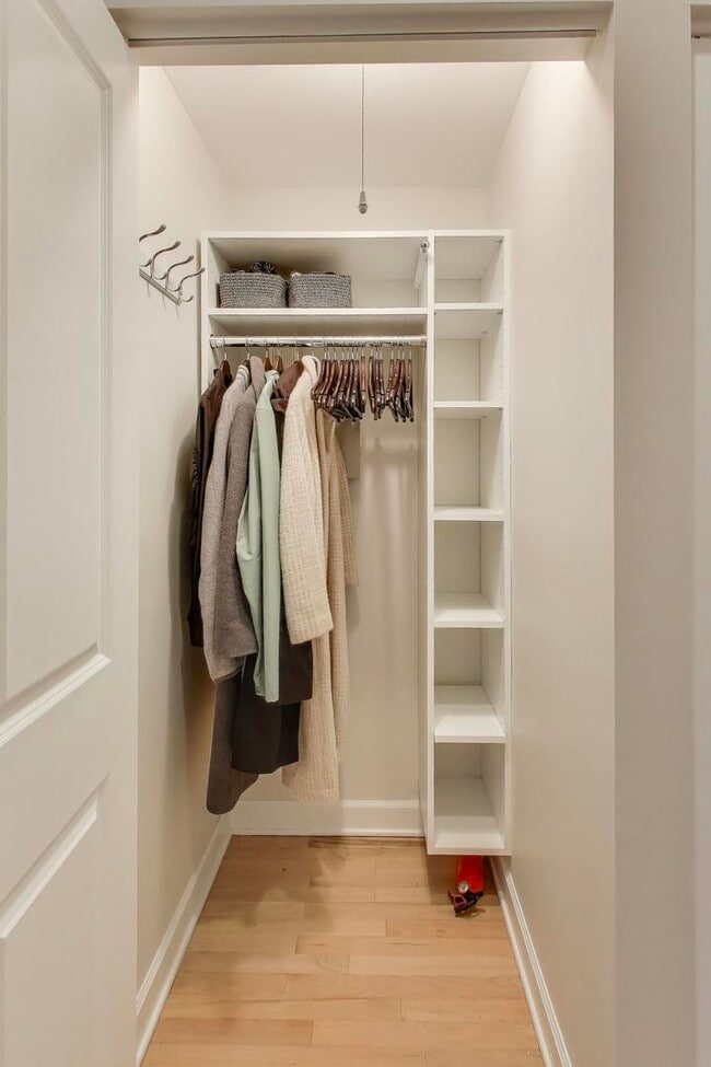 Building Photo - 1725 N Mohawk St