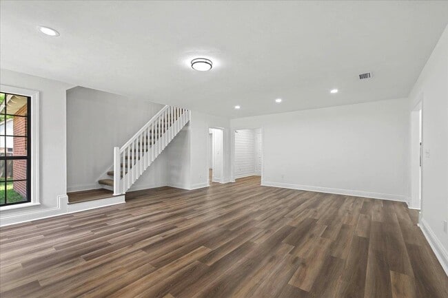 Building Photo - 2464 Elfinwing Ln