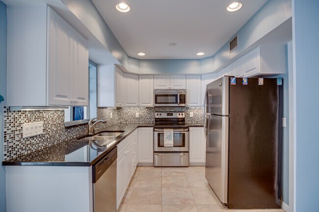 Building Photo - 2722 Cardinal Dr