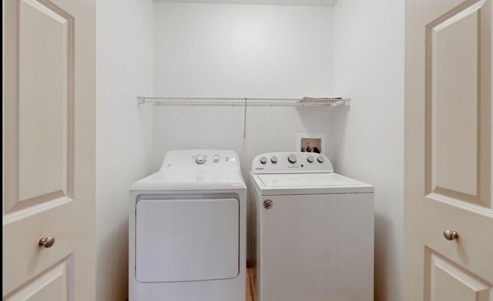 In unit washer and dryer. - 8437 W 149th St