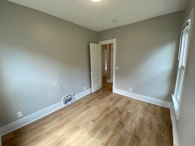 Building Photo - Fully Remodeled House!