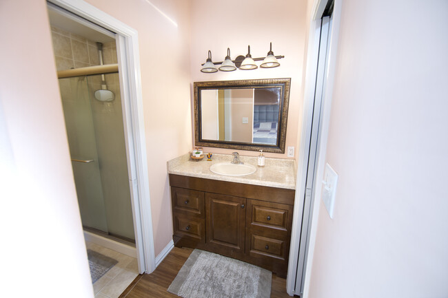 Master Bath - 1228 W Baldwin Ct