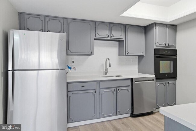 Building Photo - 7 Riverview Pl